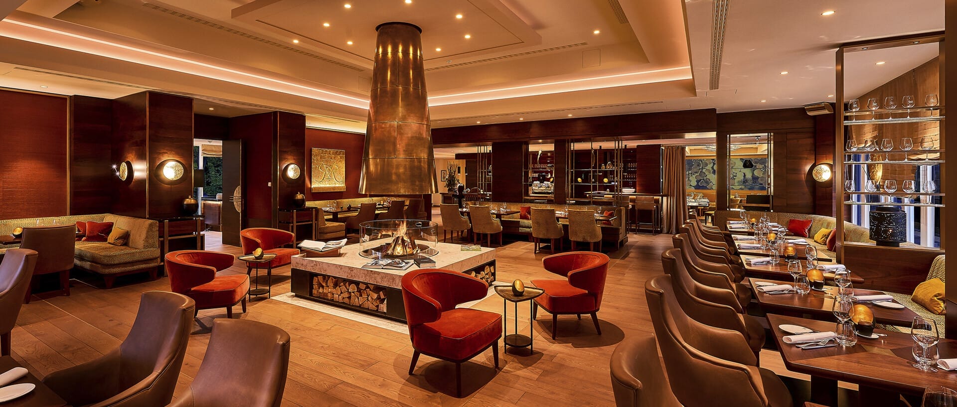 Restaurant Grill & Health in der Villa Rothschild mit Kamin und Sitzgruppen